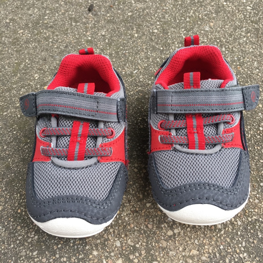 Stride Rite Baby Sneakers Shoes 4W Four Wide Gray Red Kylo Soft Motion Barefoot